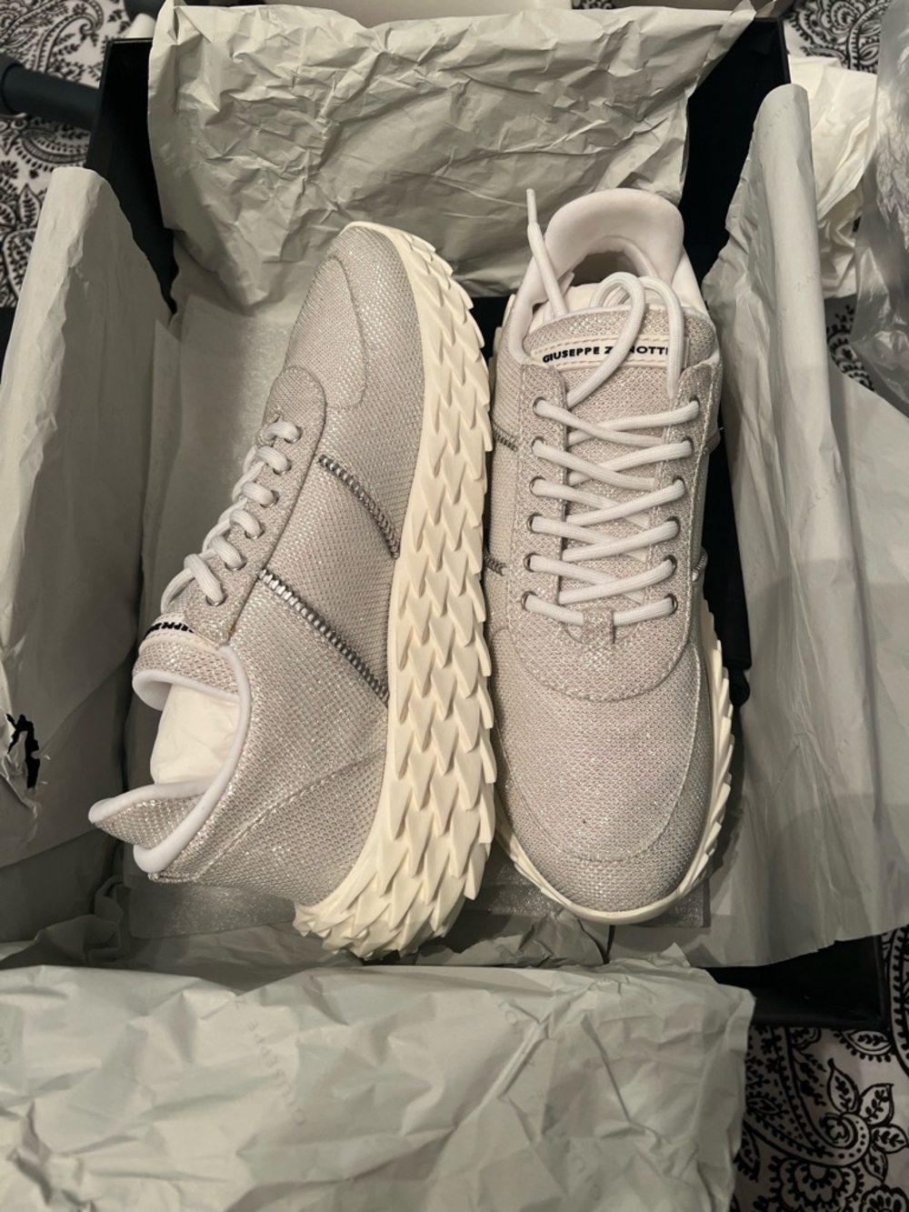 Giuseppe Zanotti Women’s size 8 cream Lace-Up Sneakers New in box